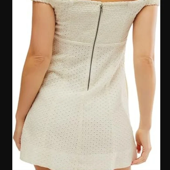 Nwt Free People Berry Kiss Mini Dress Cream Eyelet Off Shoulder Coquette Coastal - Picture 16 of 16